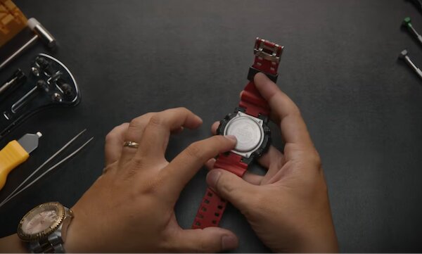cách thay pin đồng hồ đeo tay